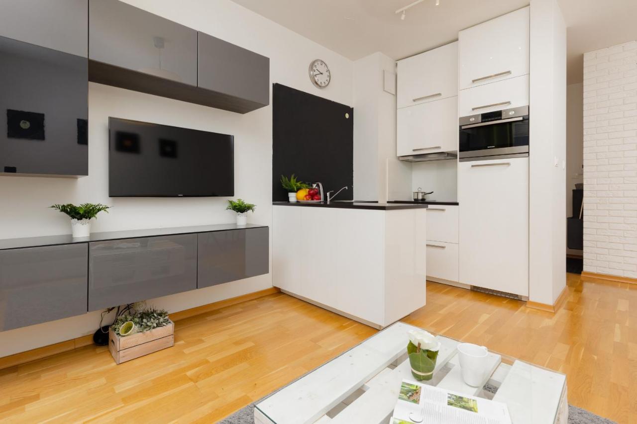 Warsaw Bemowo Modern Apartment Dywizjonu 303 By Noclegi Renters Exterior photo